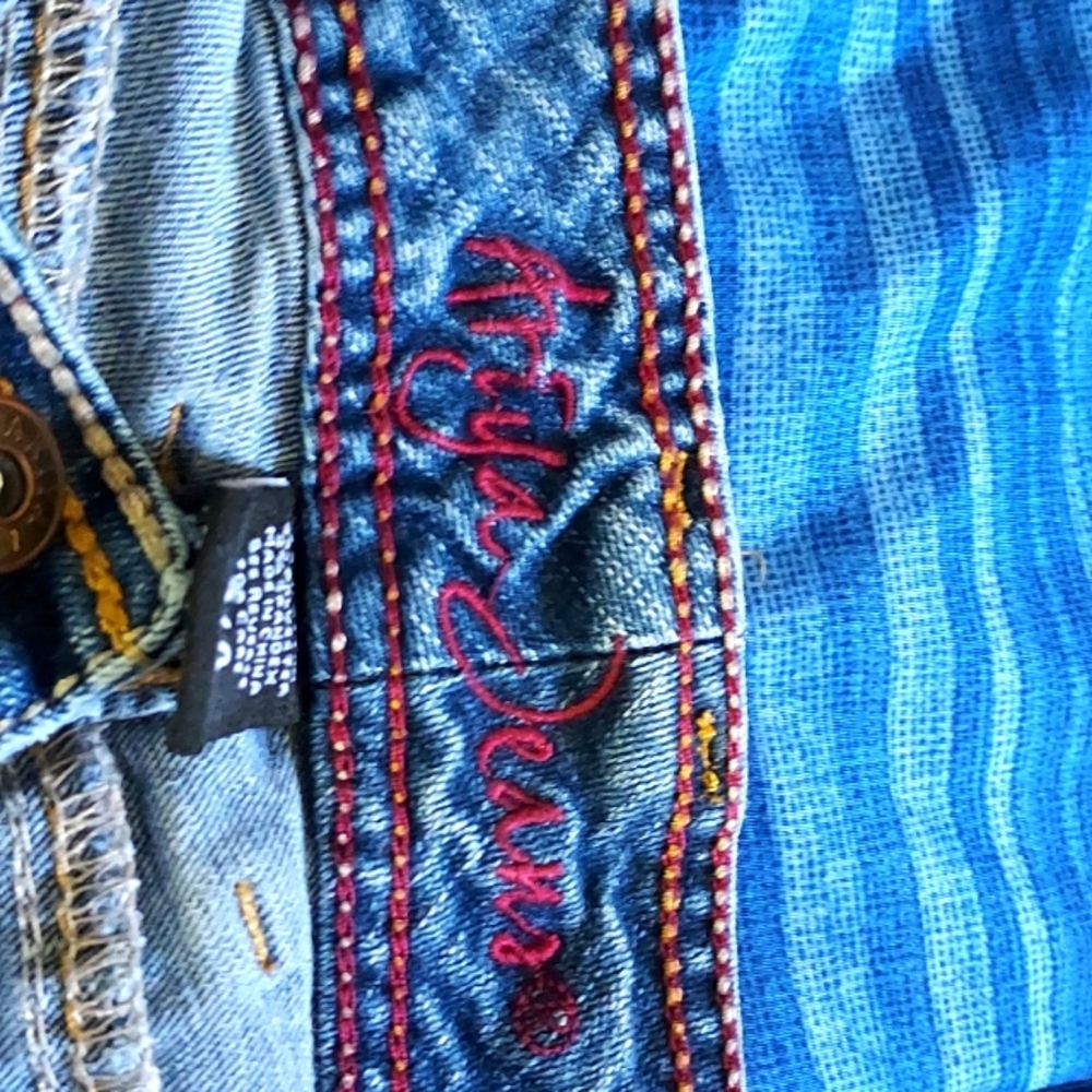 ARIYA JEANS